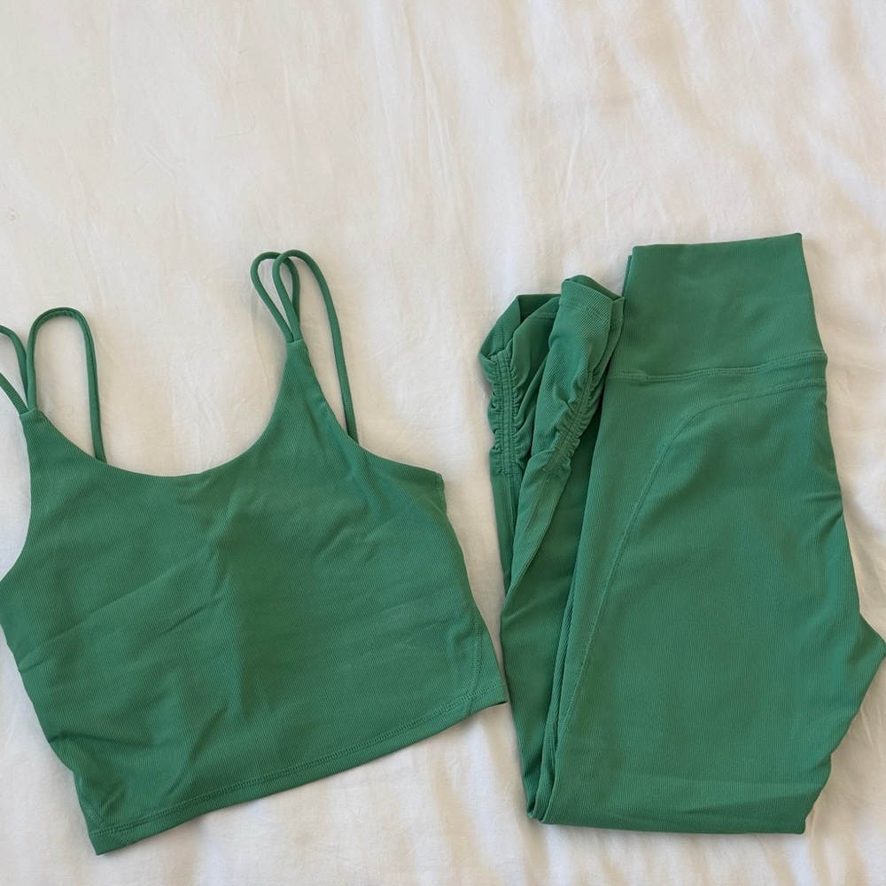 Wilo Ribbed Green Active Set: Crop Top & High-Waist Leggings
